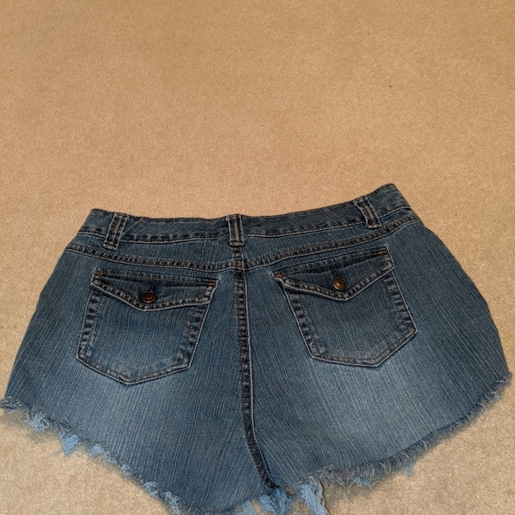 Croft & Barrow destressed shorts - Picture 3 of 5